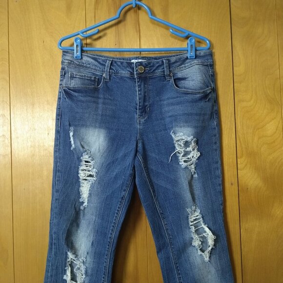 YMI Juniors Size 11 Anklet Denim Distressed Blue Jeans Festival Stretch Comfort - Picture 2 of 6